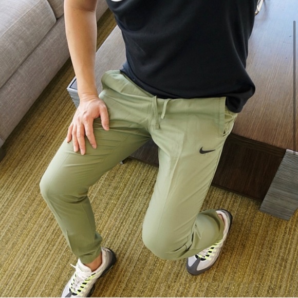 olive green nike sweatpants